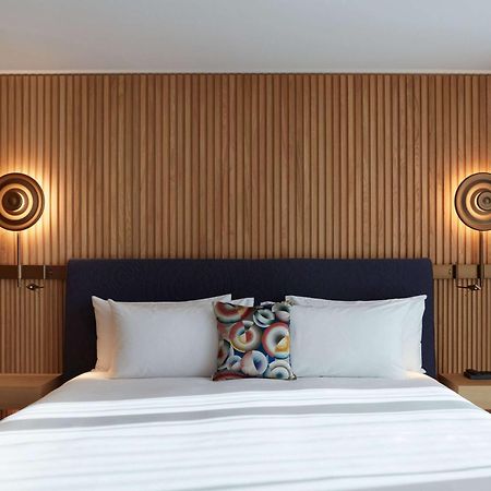 So/ Paris Hotel Bagian luar foto A bedroom at the hotel