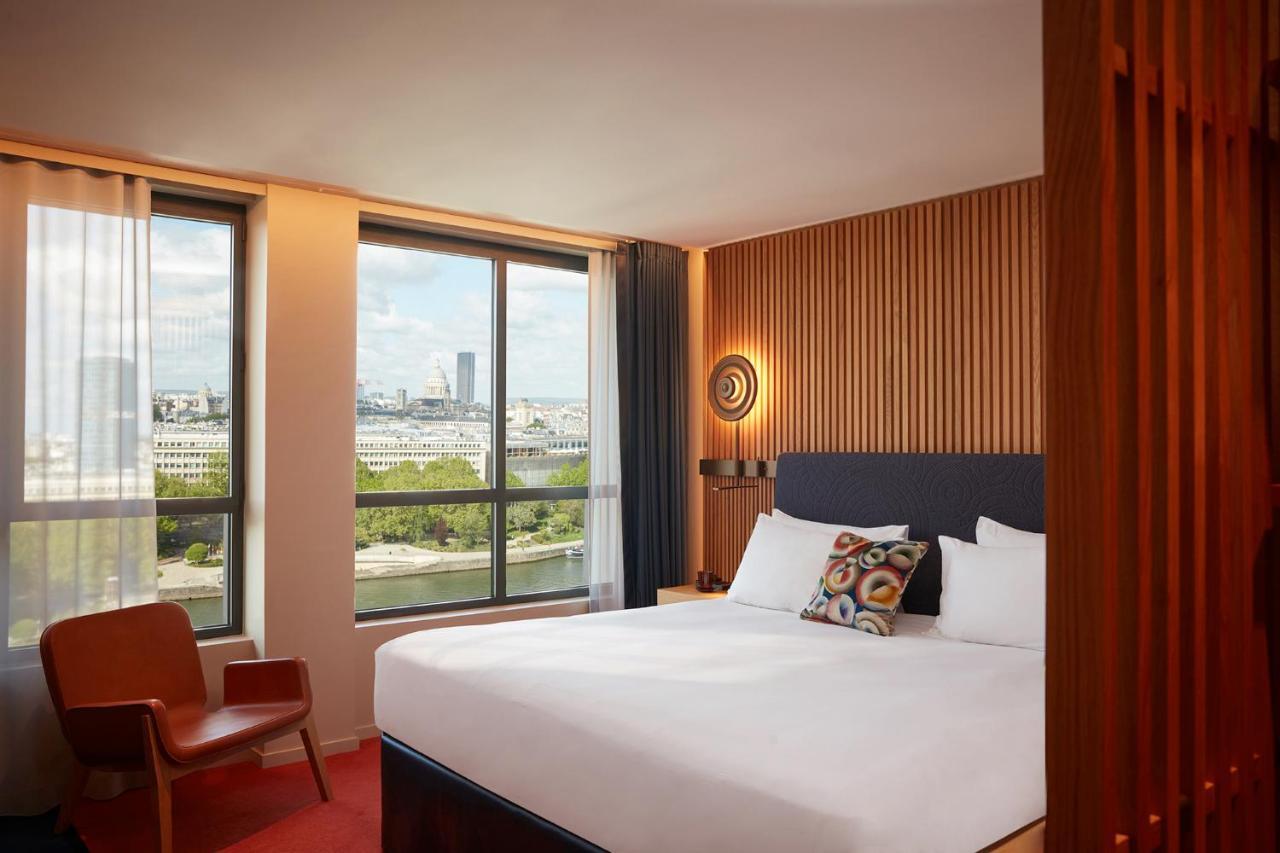 So/ Paris Hotel Bagian luar foto A bedroom at the hotel