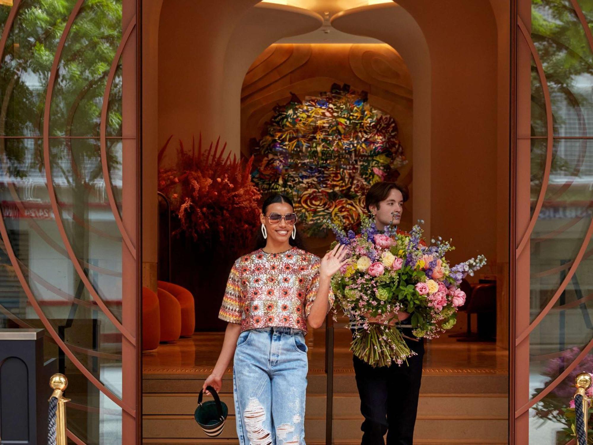 So/ Paris Hotel Bagian luar foto The entrance to the hotel