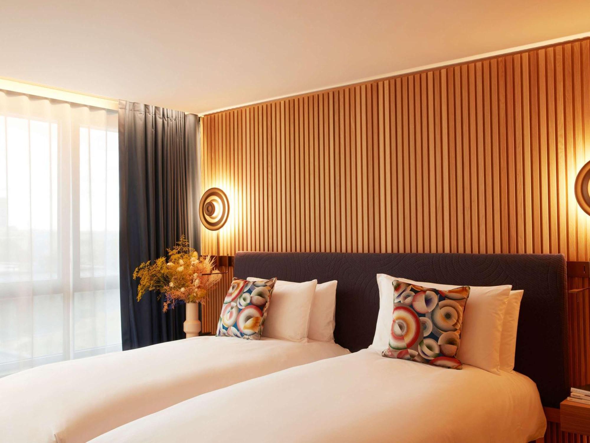 So/ Paris Hotel Bagian luar foto A room at the hotel