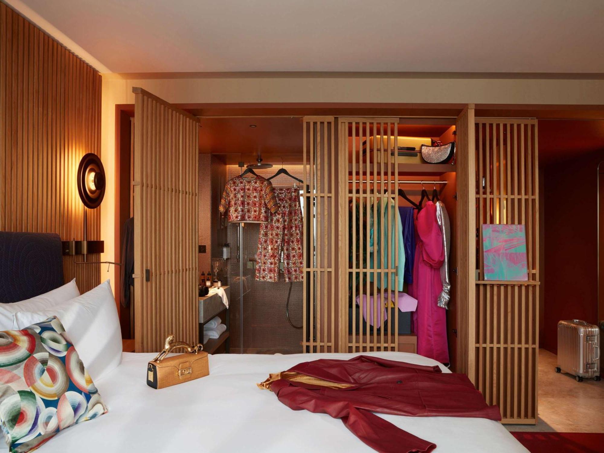 So/ Paris Hotel Bagian luar foto A room at the hotel