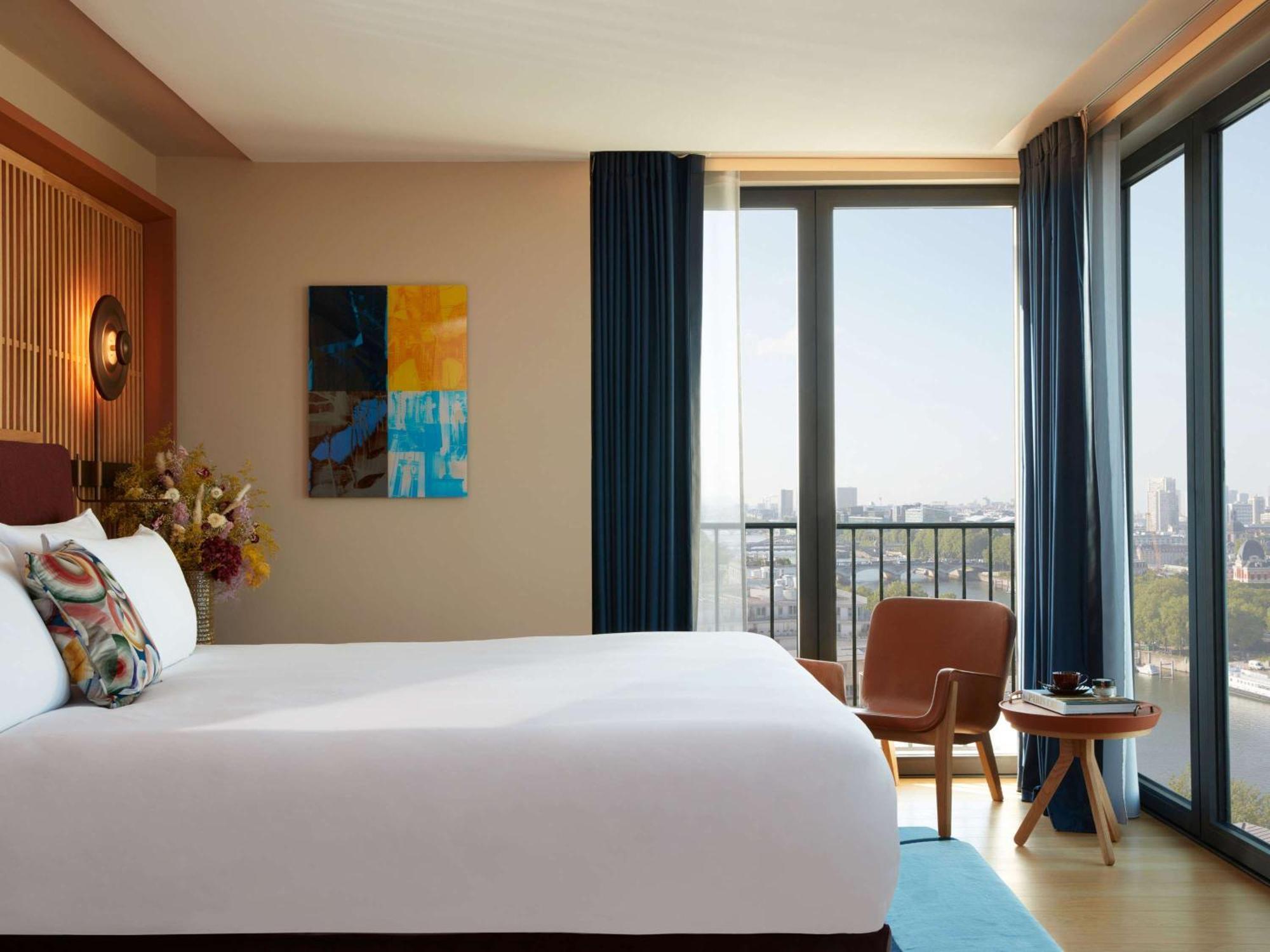 So/ Paris Hotel Bagian luar foto A bedroom at the hotel