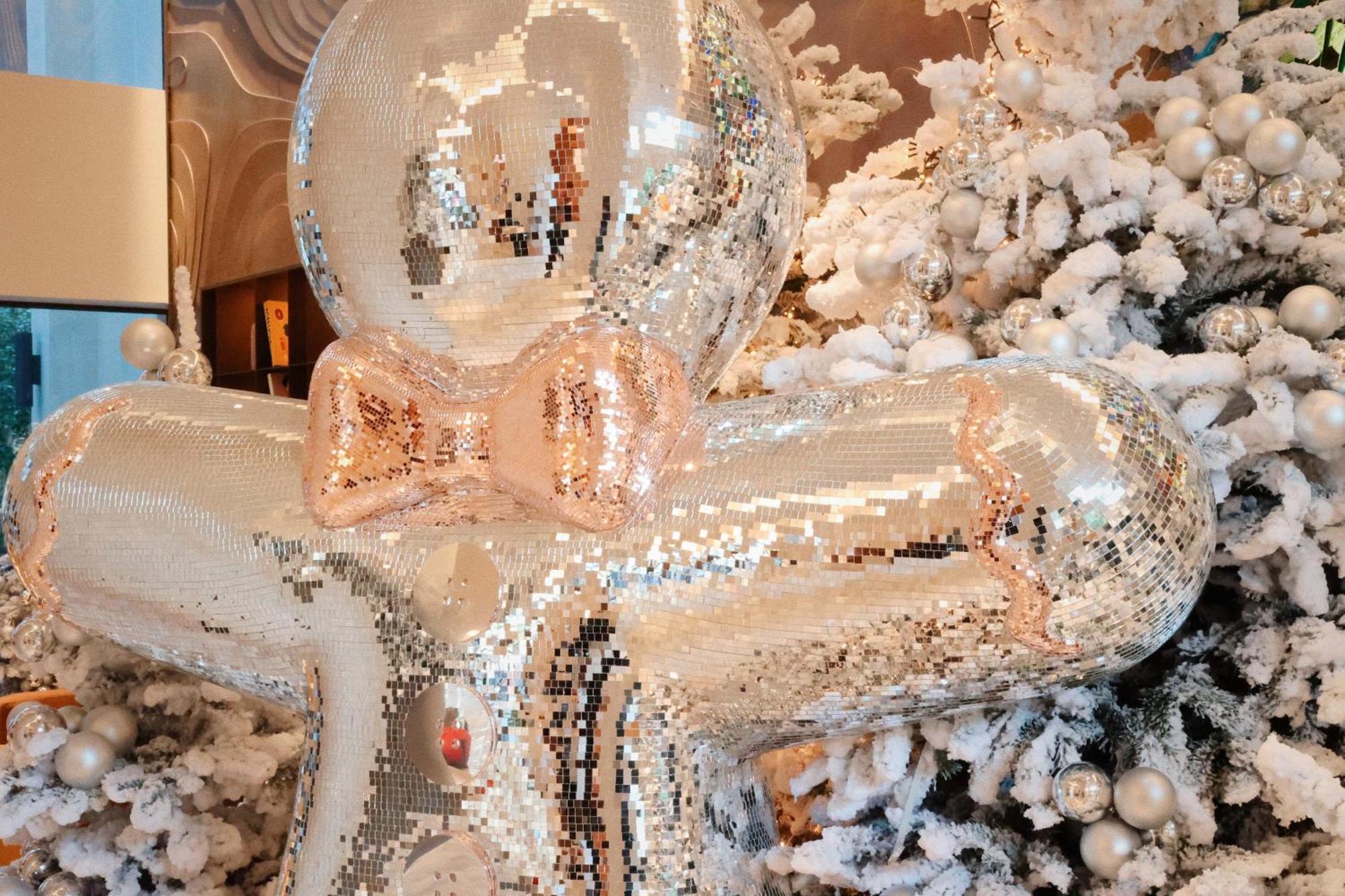 So/ Paris Hotel Bagian luar foto A Christmas tree decorated with white and silver ornaments