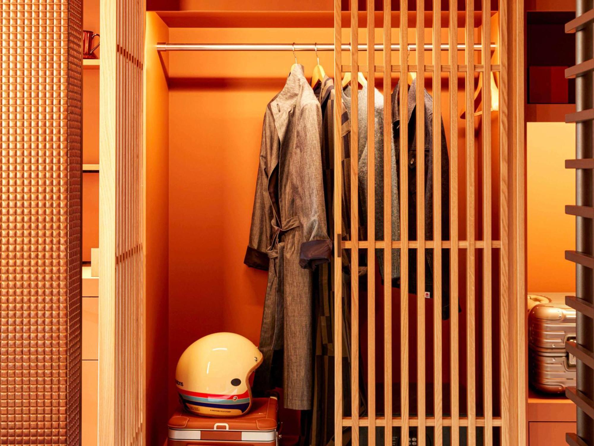 So/ Paris Hotel Bagian luar foto A wardrobe