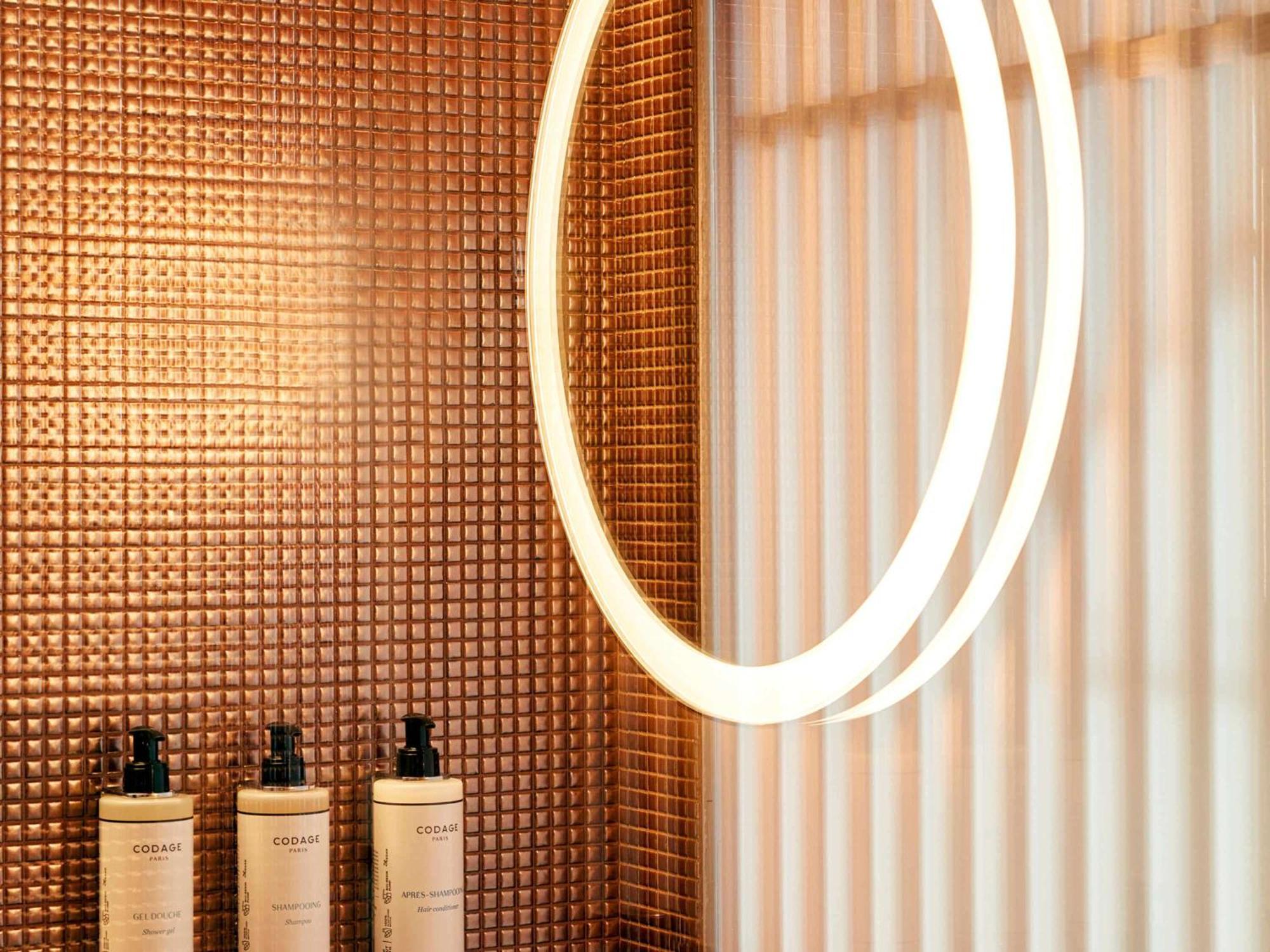 So/ Paris Hotel Bagian luar foto Copper mosaic tiles