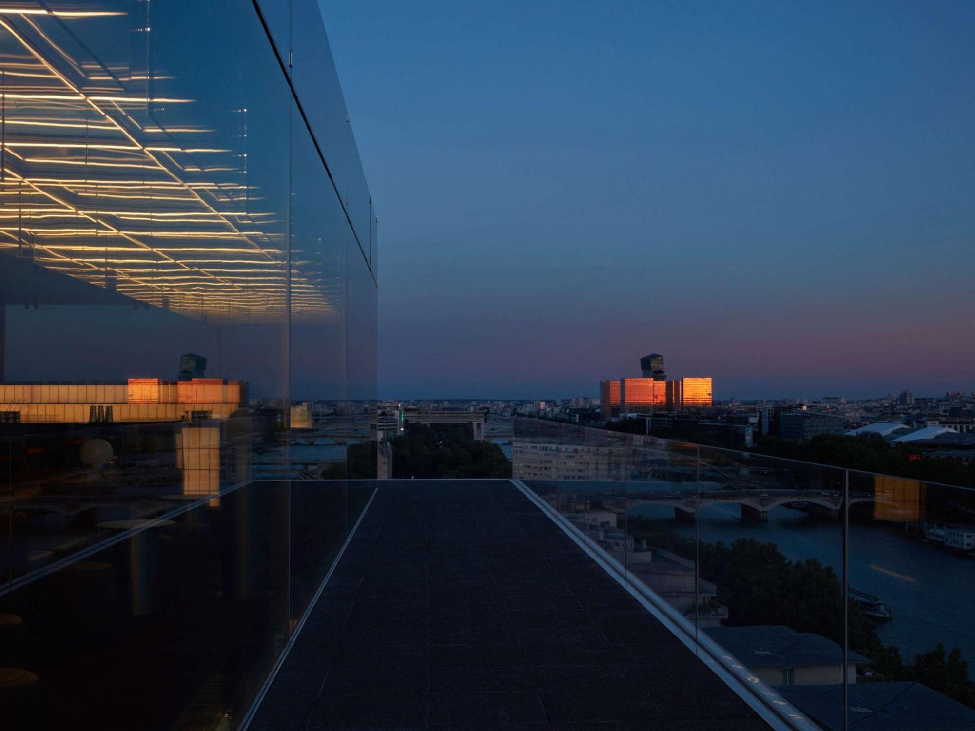 So/ Paris Hotel Bagian luar foto View from the top of the building